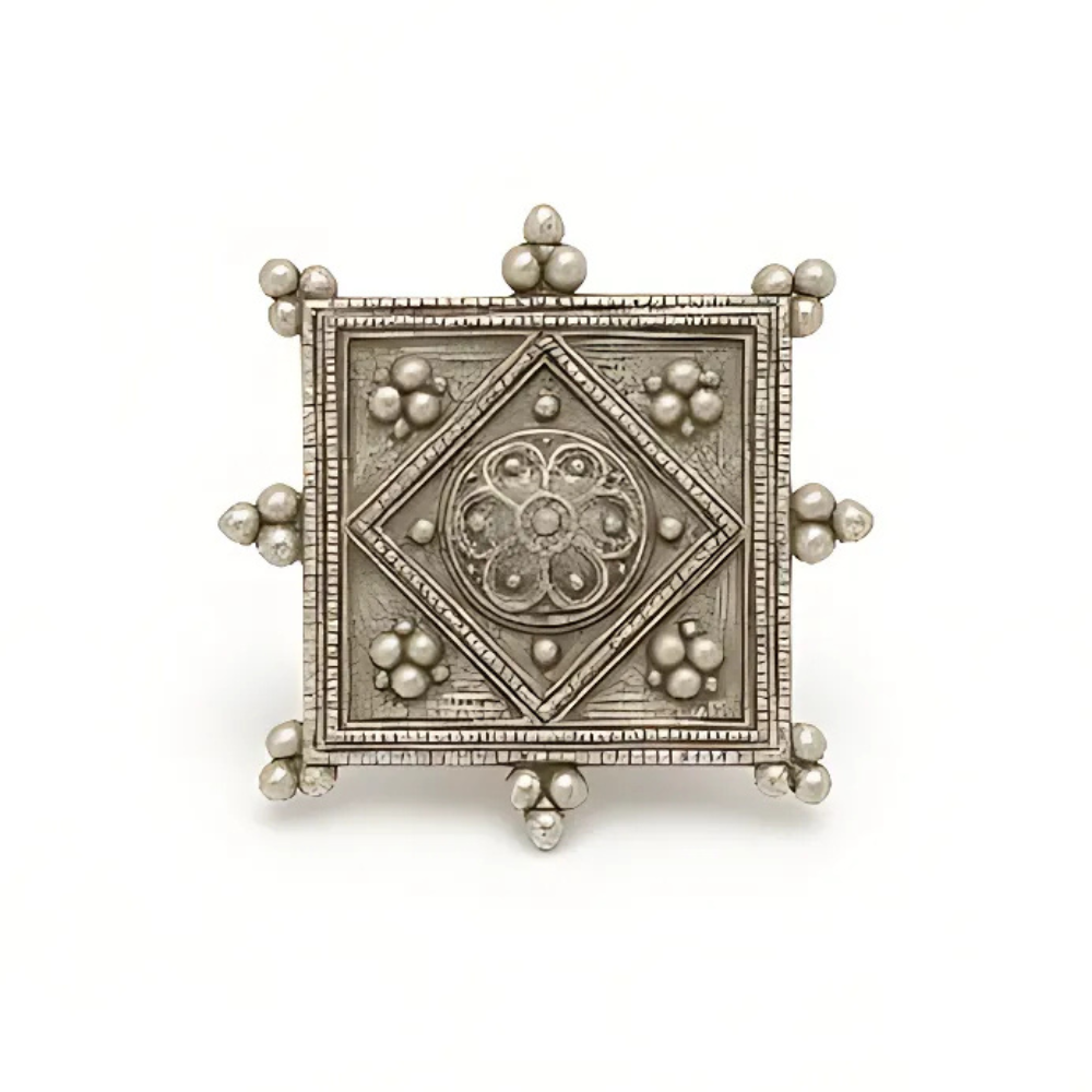 The Heritage Square Ring